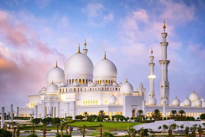 Private Abu Dhabi Sheikh zayed mosque with Louver Museum & Emirates Place Tea - Photo 1 of 11